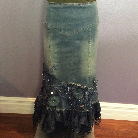 Bedazzled, yet slightly distressed denim skirt 😋 - Picture 5 of 8